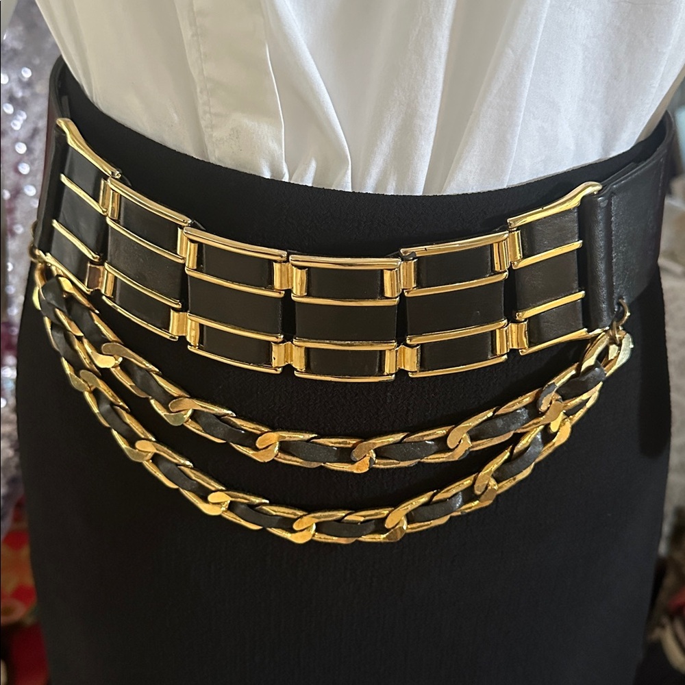 Vintage Louis Feraud Black Leather and Gold Chain Statement Belt.• EUC